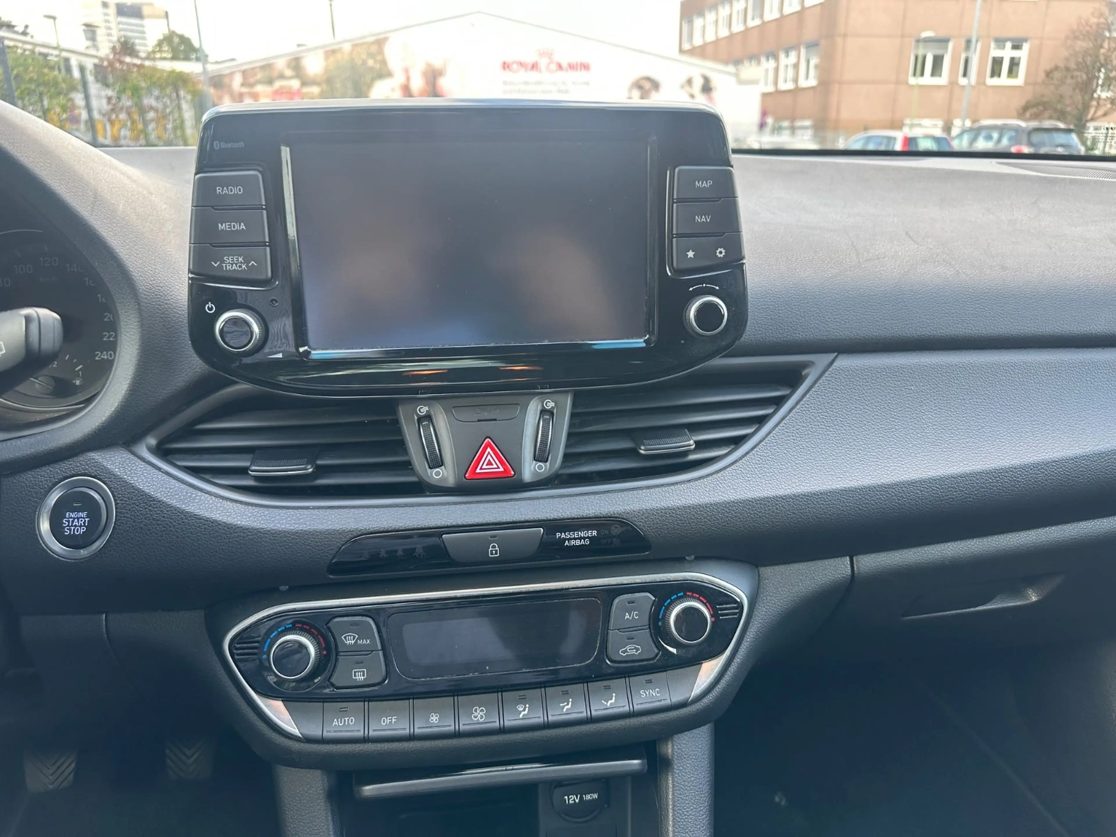 Hyundai i30 Premium *KLIMA*NAVI*Panorama*AHK*RückF.Cam* — photo 18