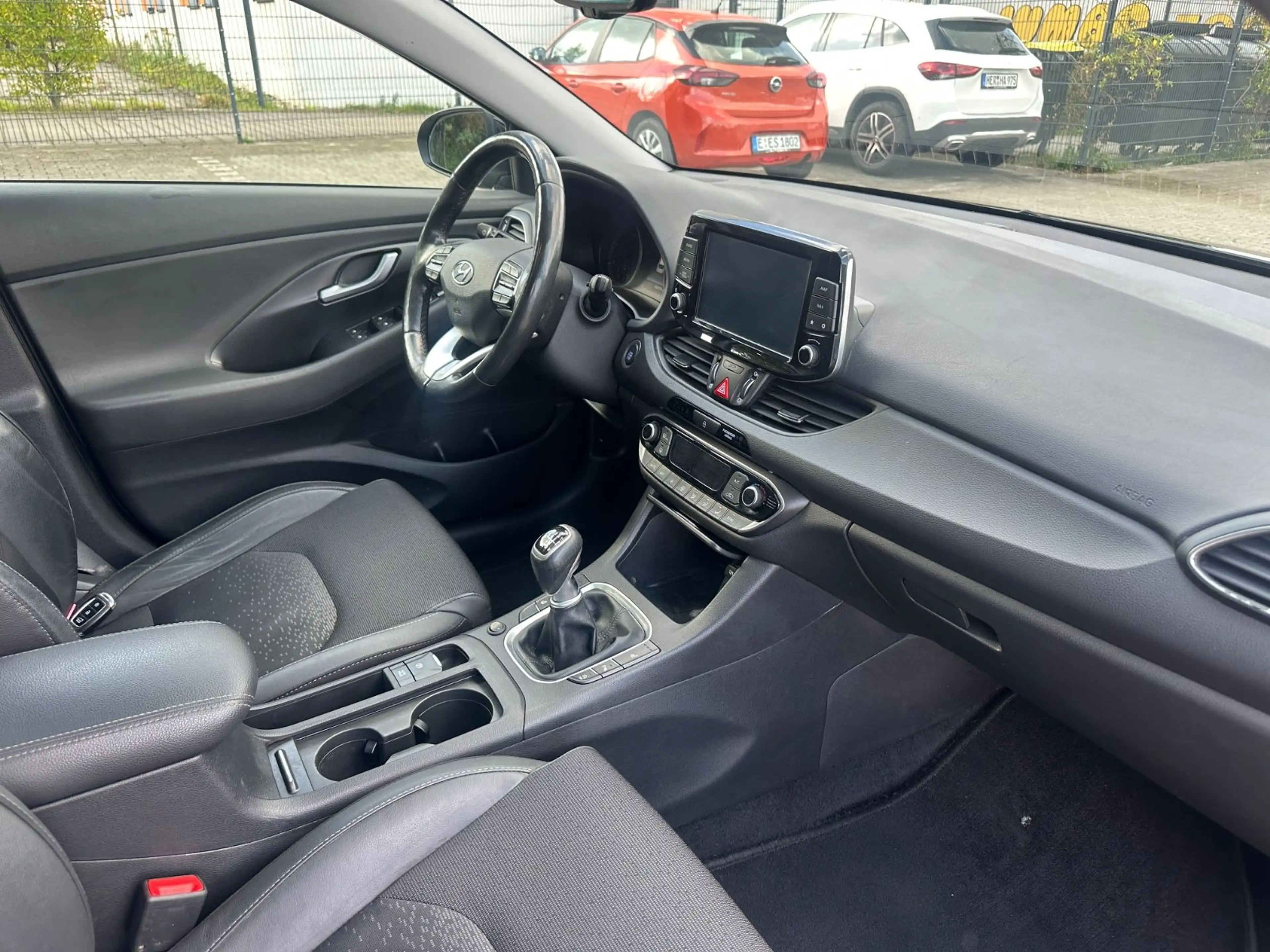 Hyundai i30 Premium *KLIMA*NAVI*Panorama*AHK*RückF.Cam* — photo 24