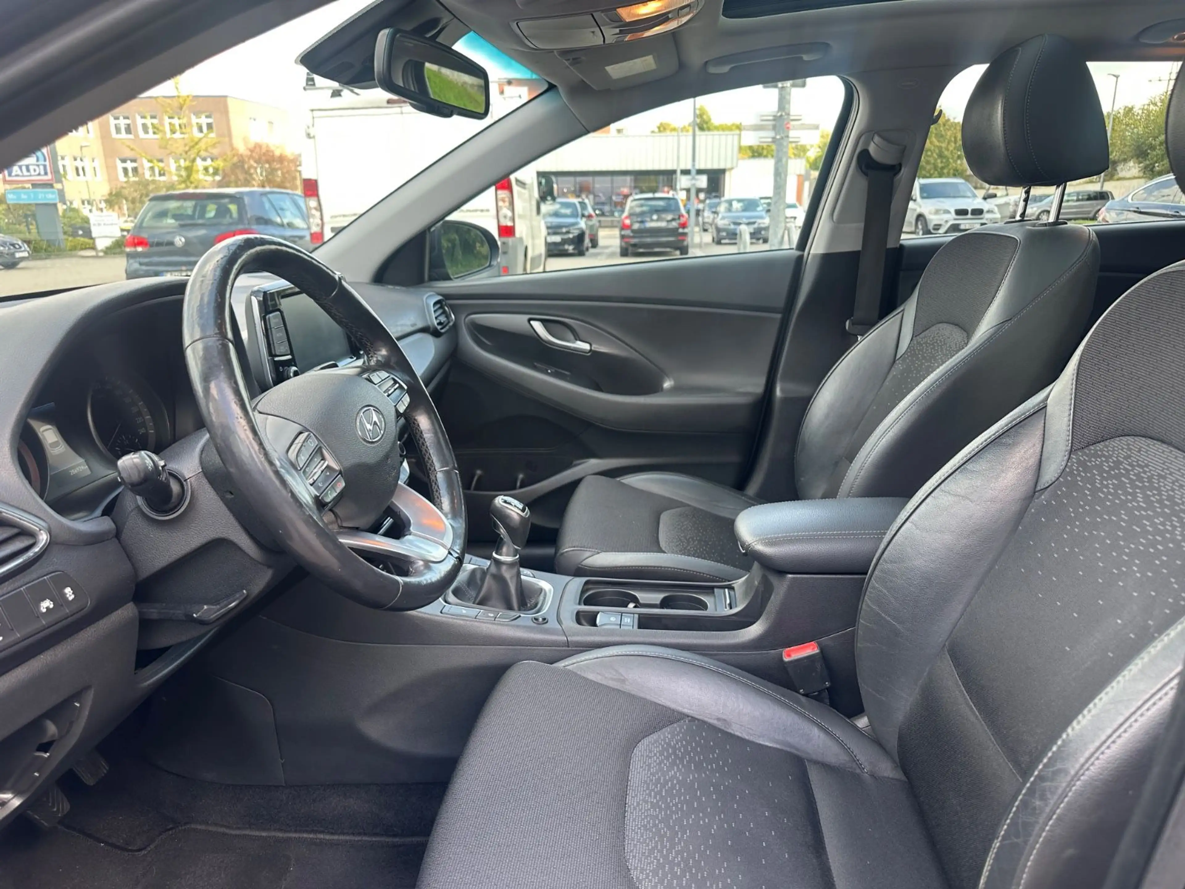 Hyundai i30 Premium *KLIMA*NAVI*Panorama*AHK*RückF.Cam* — photo 12