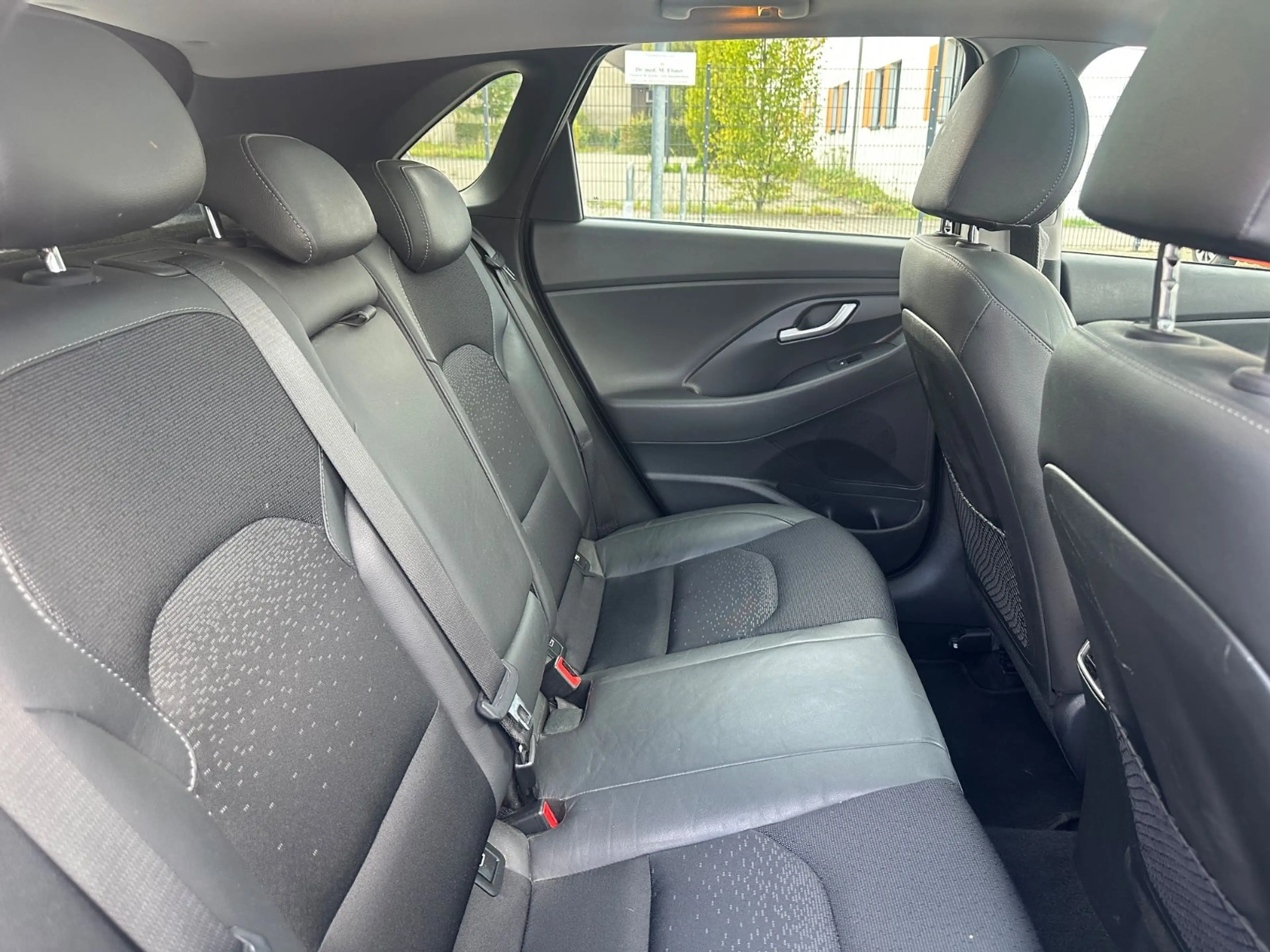 Hyundai i30 Premium *KLIMA*NAVI*Panorama*AHK*RückF.Cam* — photo 26