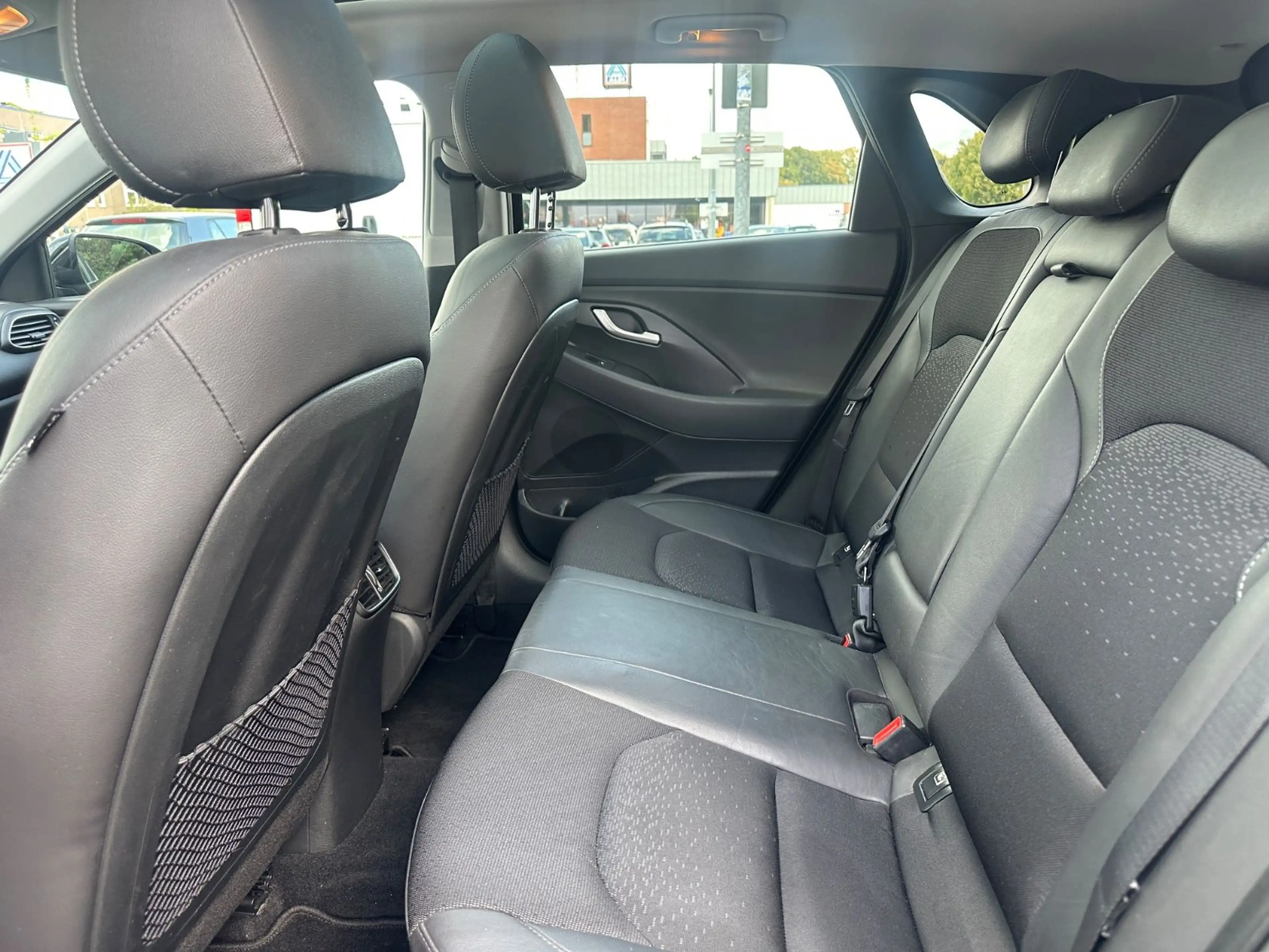 Hyundai i30 Premium *KLIMA*NAVI*Panorama*AHK*RückF.Cam* — photo 29
