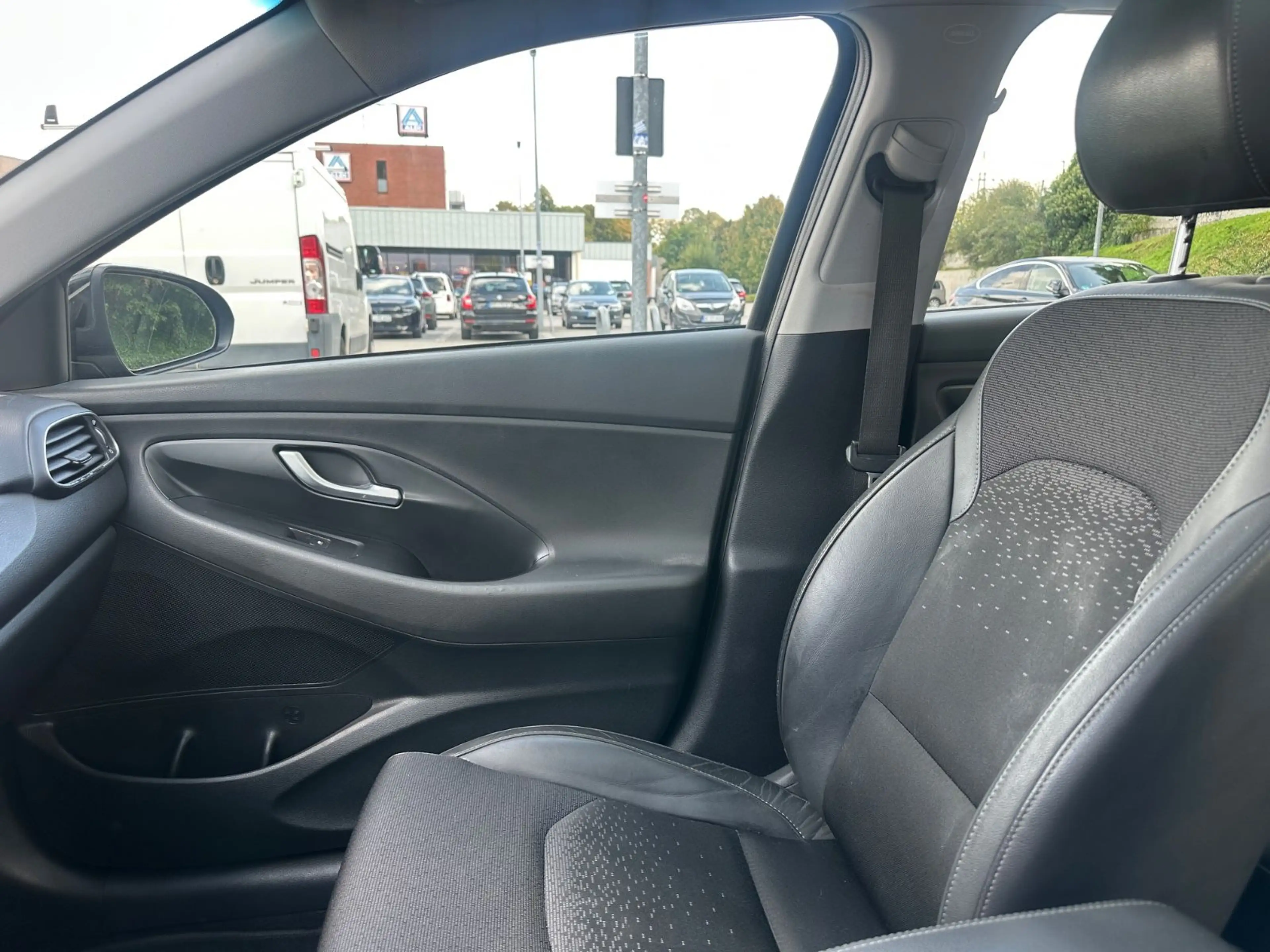 Hyundai i30 Premium *KLIMA*NAVI*Panorama*AHK*RückF.Cam* — photo 21