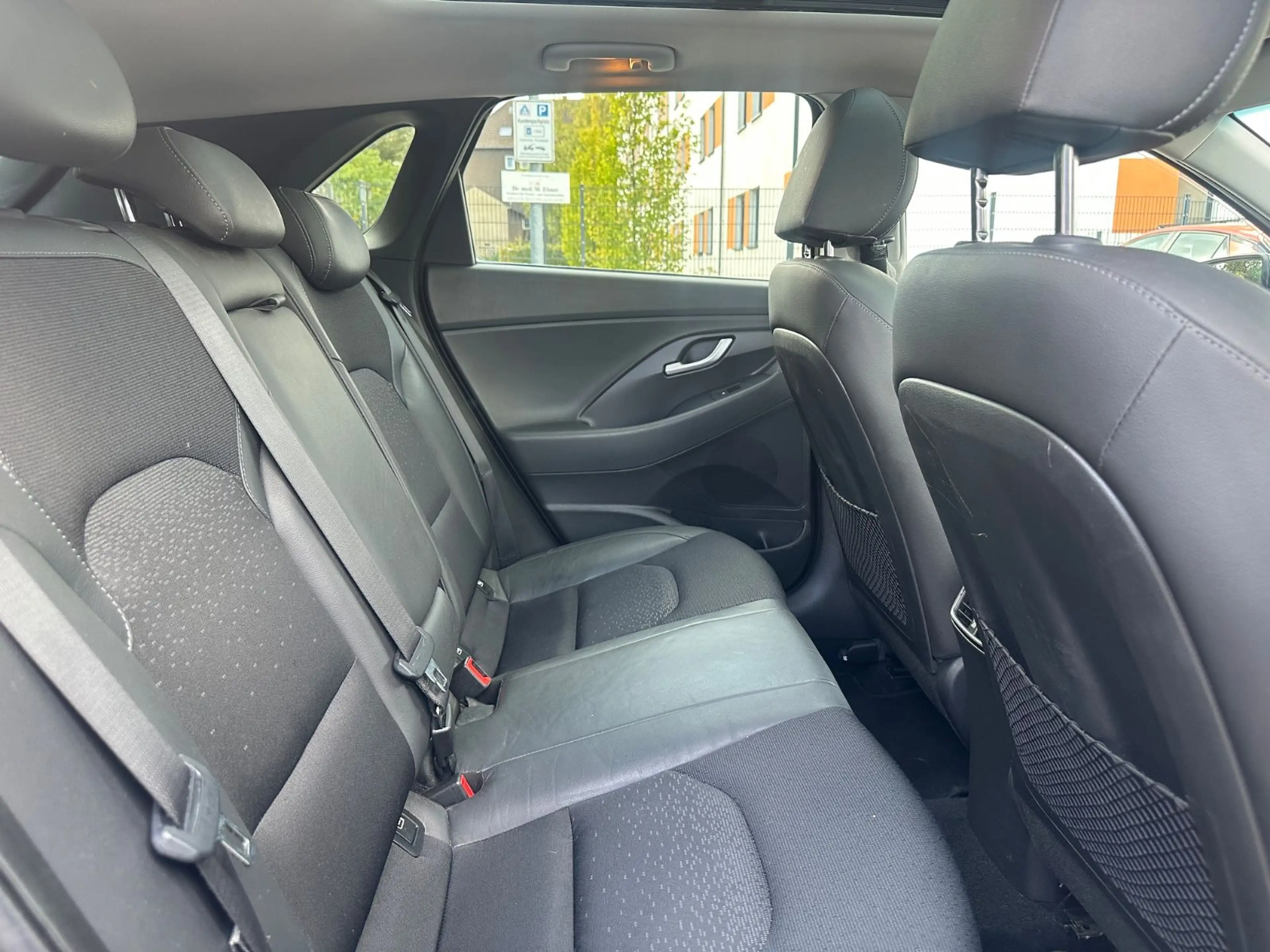 Hyundai i30 Premium *KLIMA*NAVI*Panorama*AHK*RückF.Cam* — photo 27