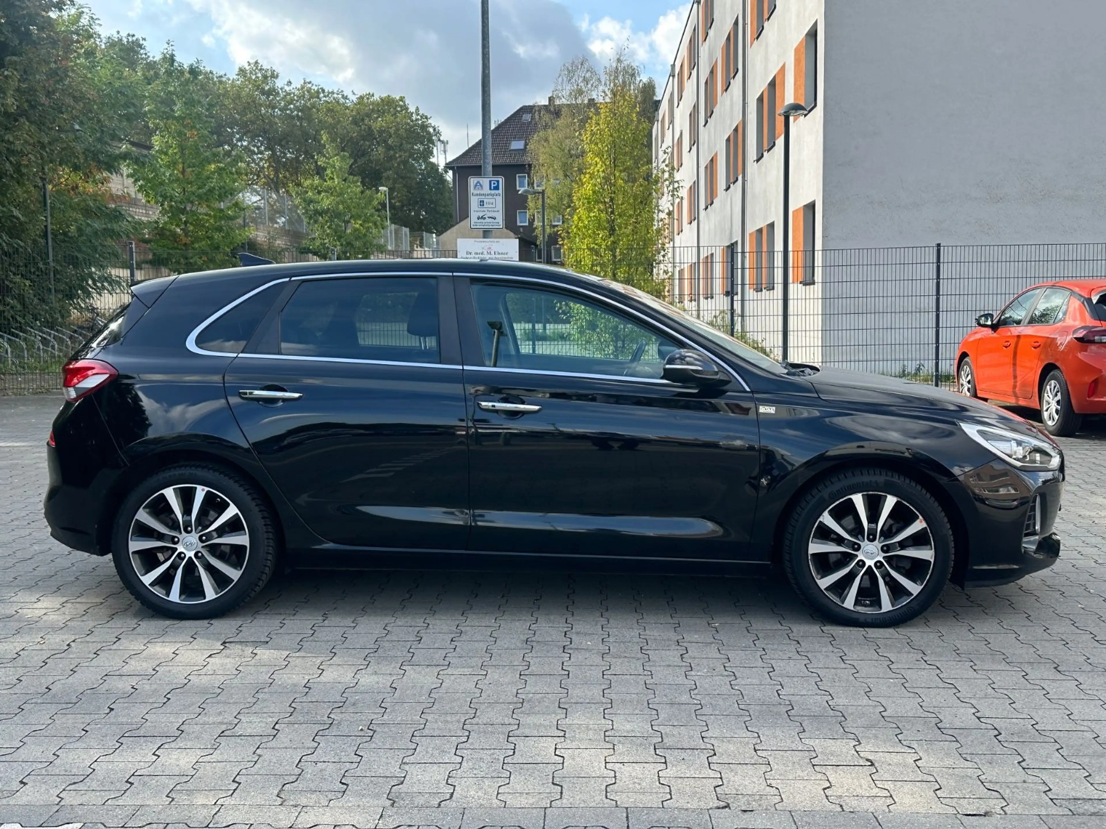 Hyundai i30 Premium *KLIMA*NAVI*Panorama*AHK*RückF.Cam* — photo 8