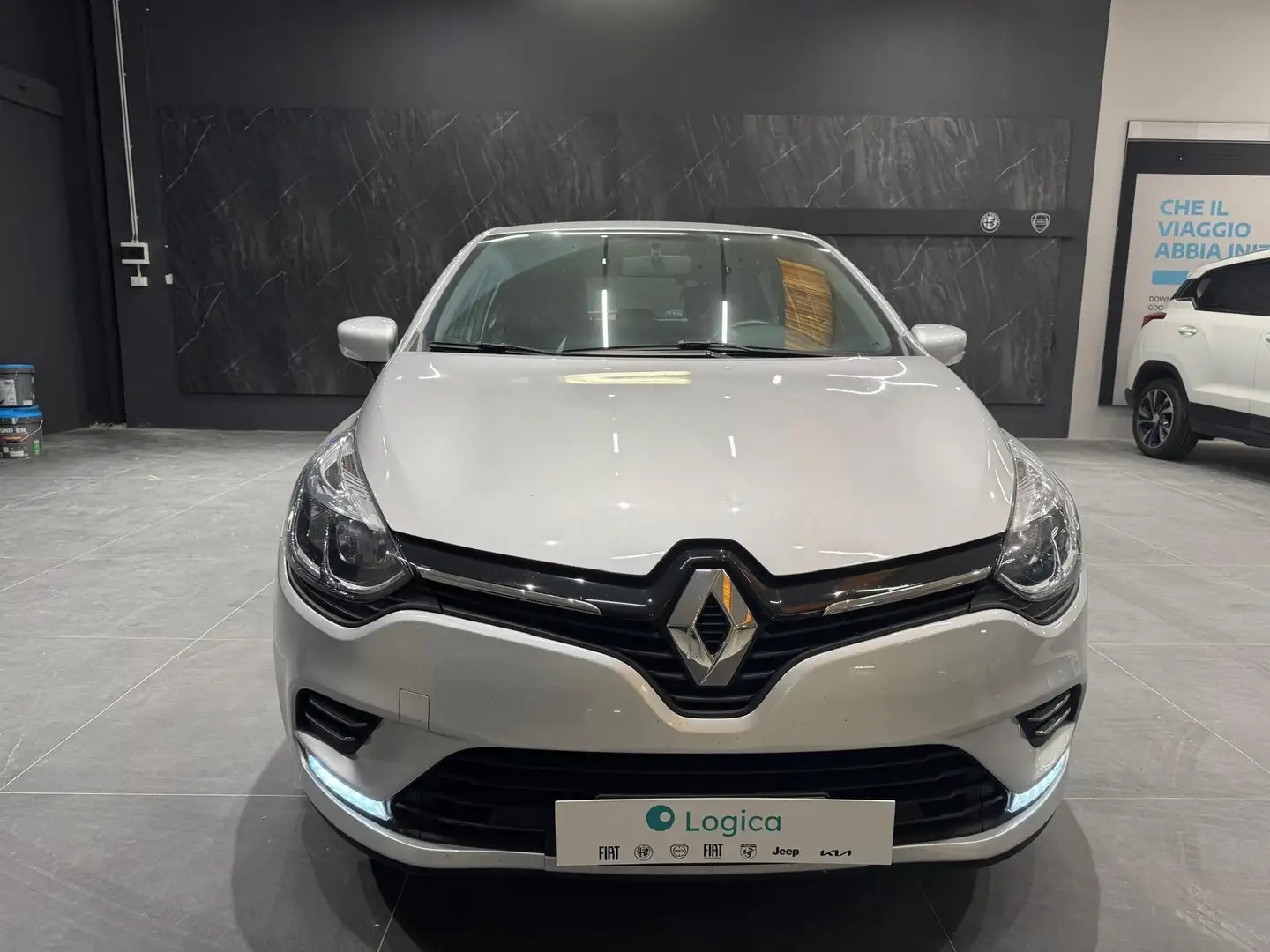 Renault Clio 5 Porte 0.9 TCe Business Grey - 2