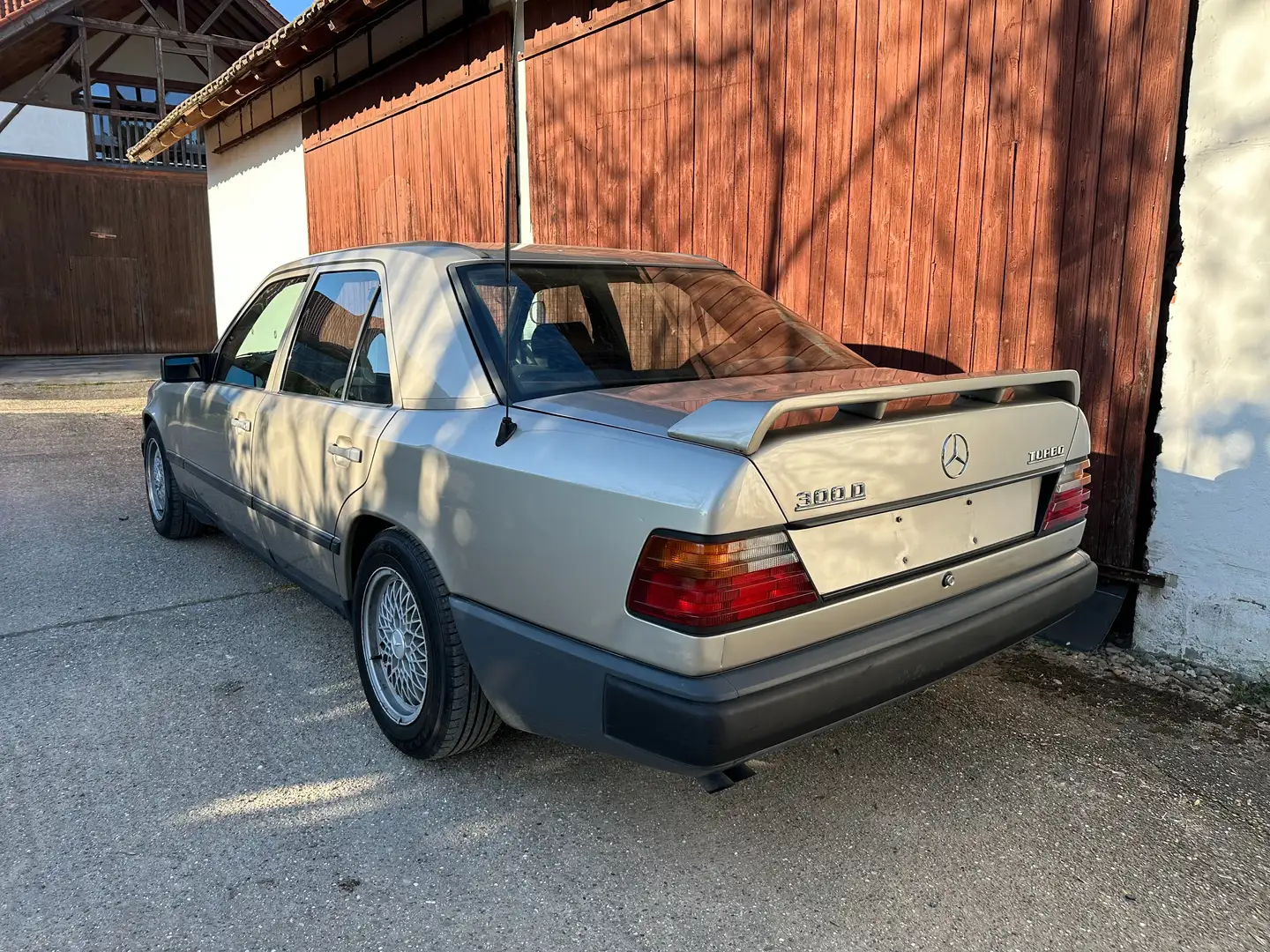Mercedes-Benz E 300 300 D Turbo Klima TÜV+H Kennzeichen Neu Argintiu - 2