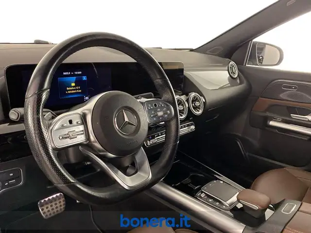 Mercedes-Benz Gla view 12