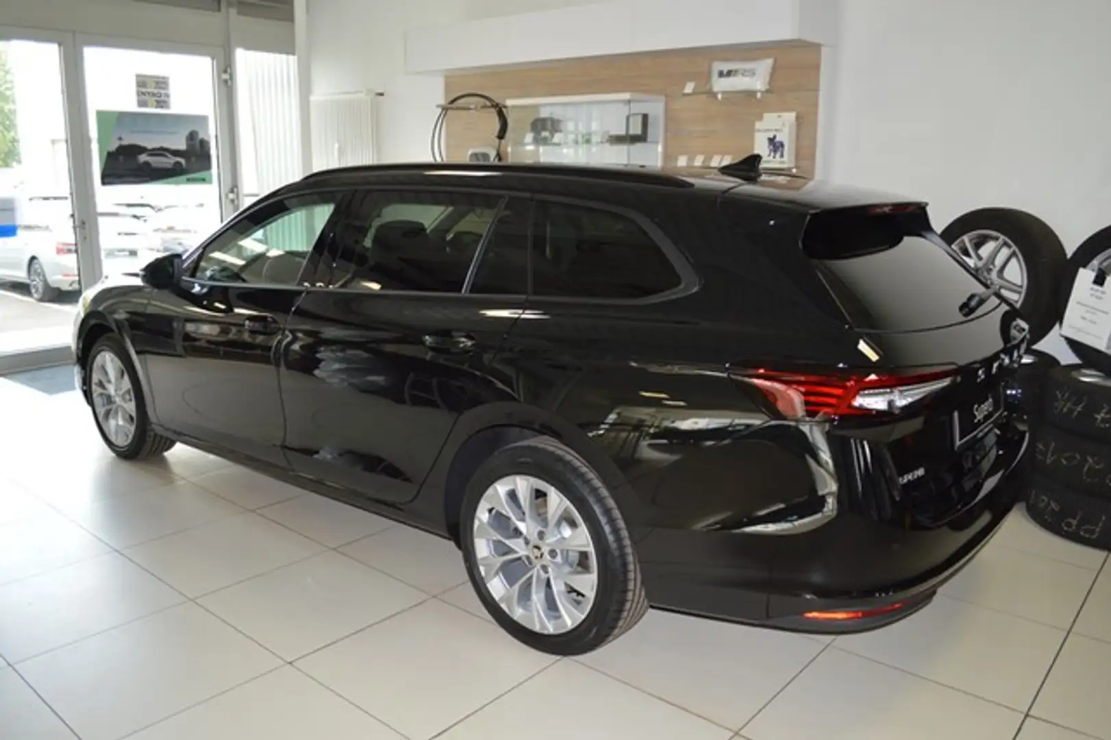Skoda Superb Combi Selection 2.0 TDI Canton AHK Schwarz - 2