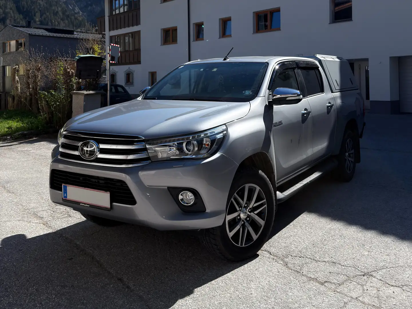 Toyota Hilux 2.4 AWD Automatik DoubleCab Lounge Silber - 2