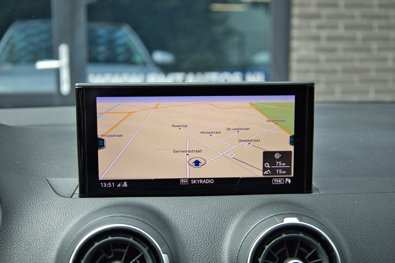 Audi Q2 35 TFSI CoD Design / Pano / Trekhaak / Adaptive / — photo 36