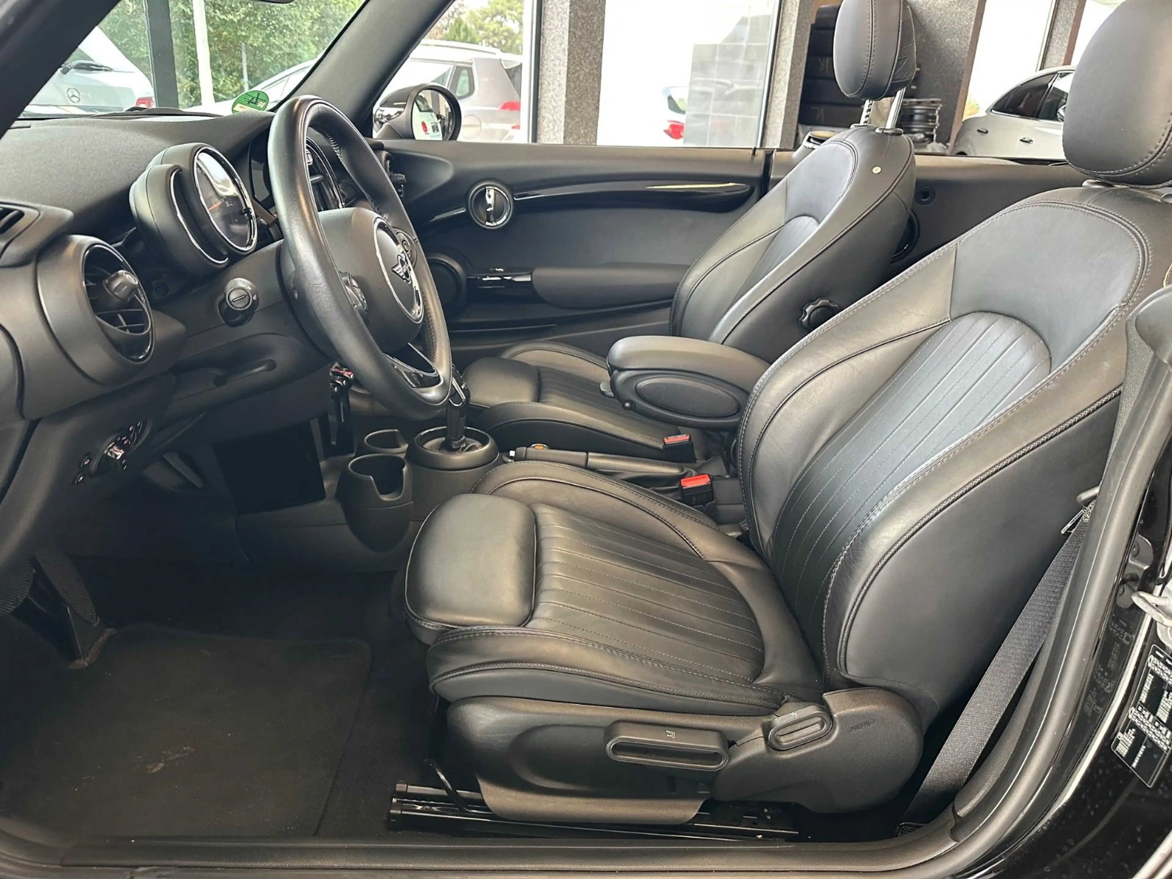 MINI Cooper Cabrio Automatik Leder Kamera Navi — photo 13