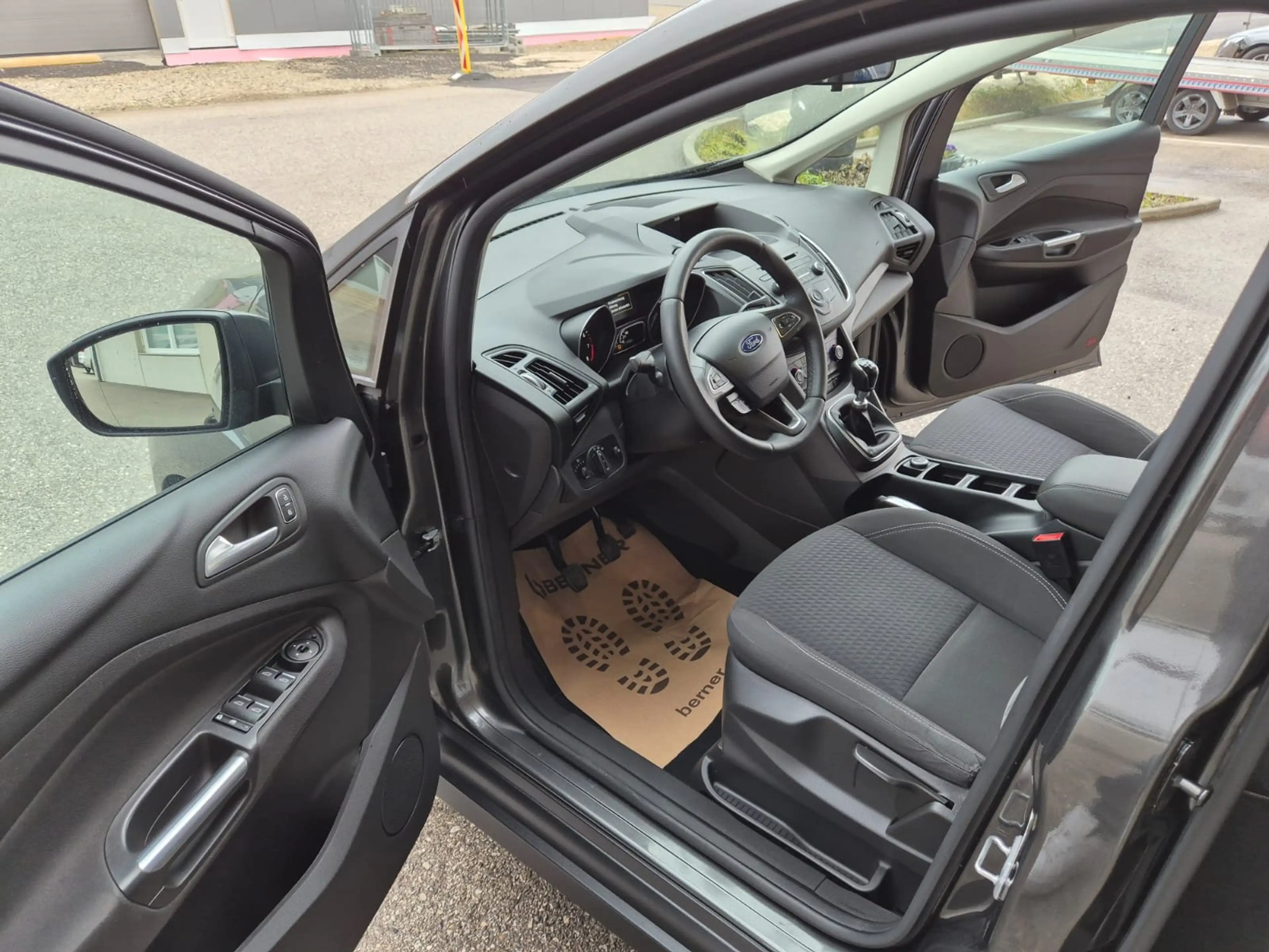 Ford Grand C-Max Grand C-MAX Trend 1,0 EcoBoost Trend — photo 10