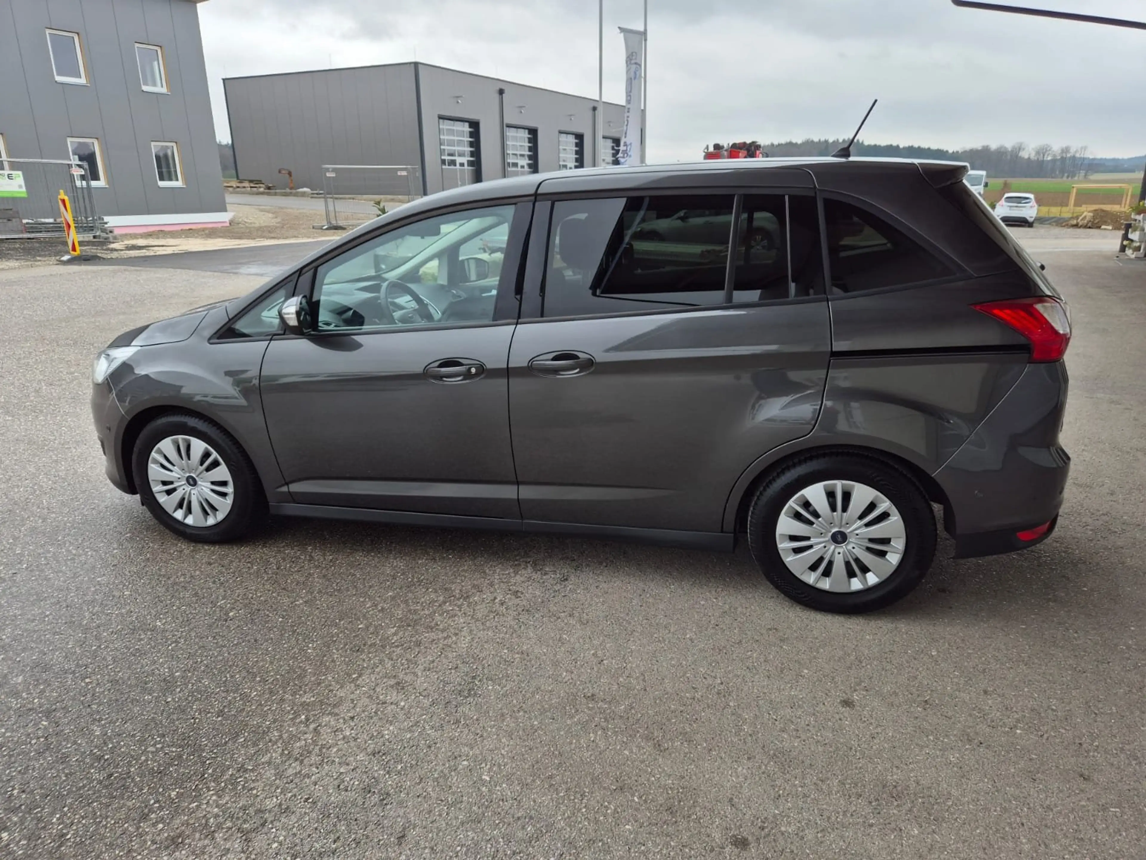 Ford Grand C-Max Grand C-MAX Trend 1,0 EcoBoost Trend — photo 8
