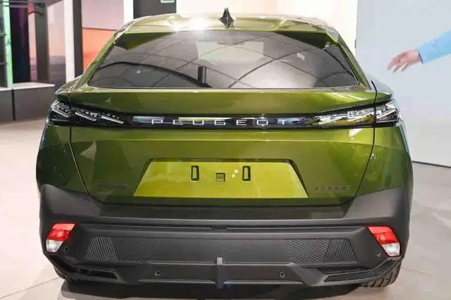Peugeot 408 view 4