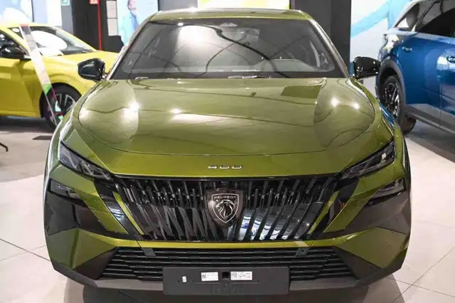 Peugeot 408 view 2