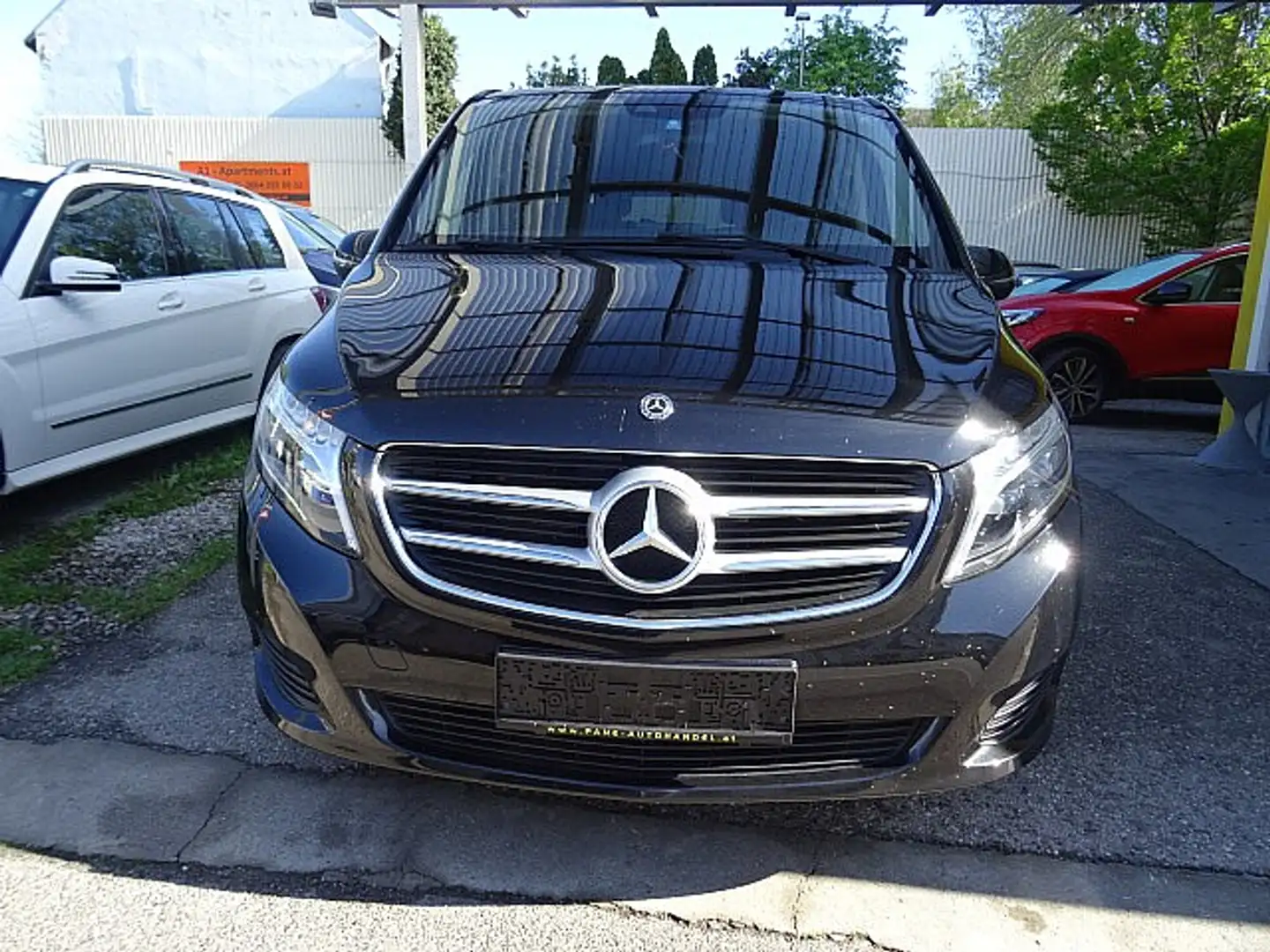 Mercedes-Benz V 220 d Kombi lang Basis Aut. Schwarz - 1