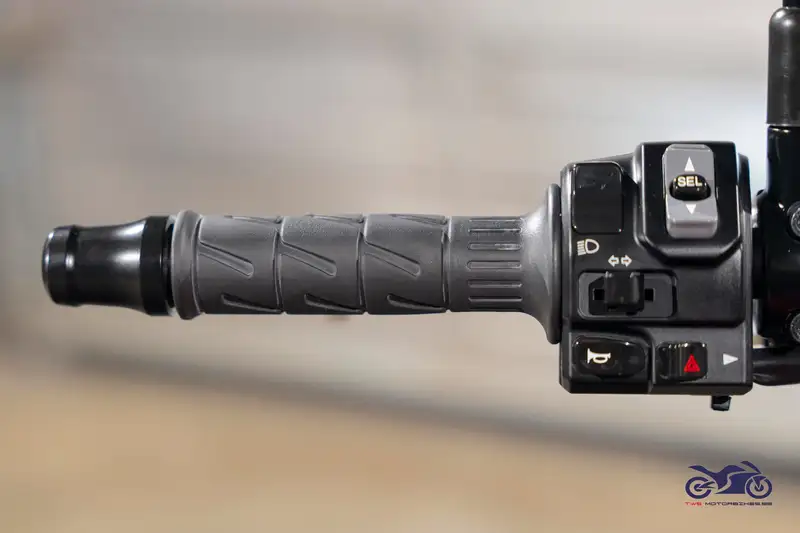 Kawasaki Z 650 RS - foto 7