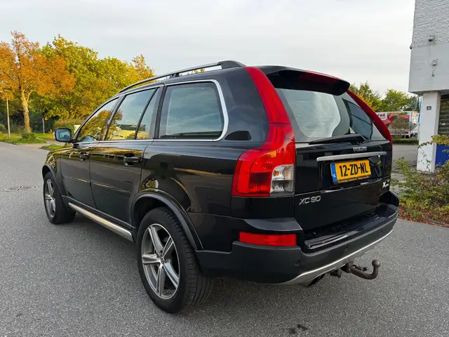 Volvo XC90 view 5