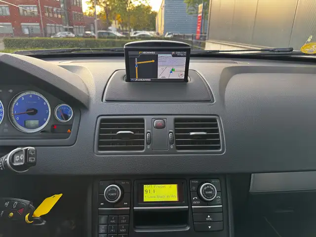 Volvo XC90 view 3