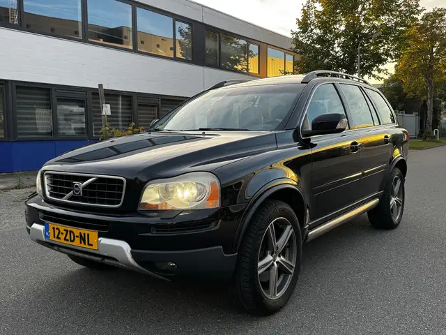 Volvo XC90 view 11