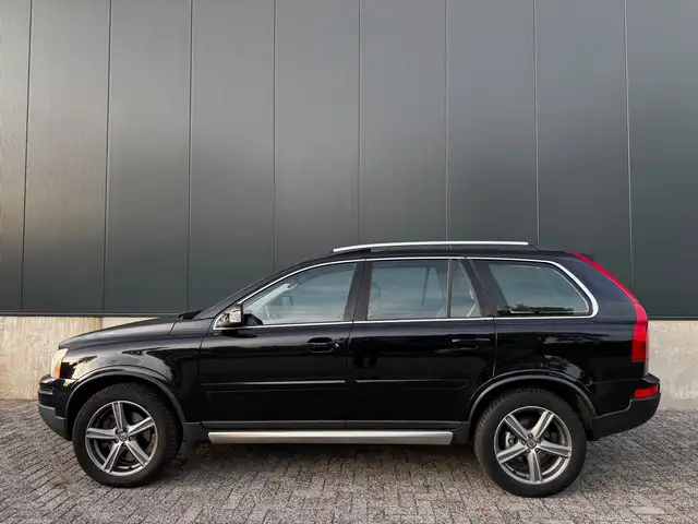 Volvo XC90 view 2