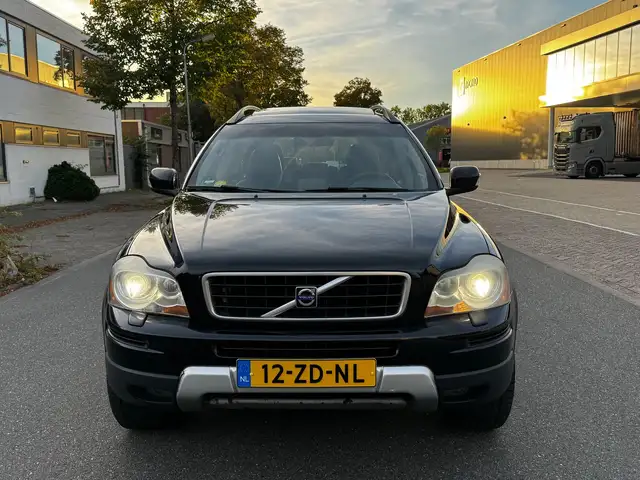 Volvo XC90 view 10