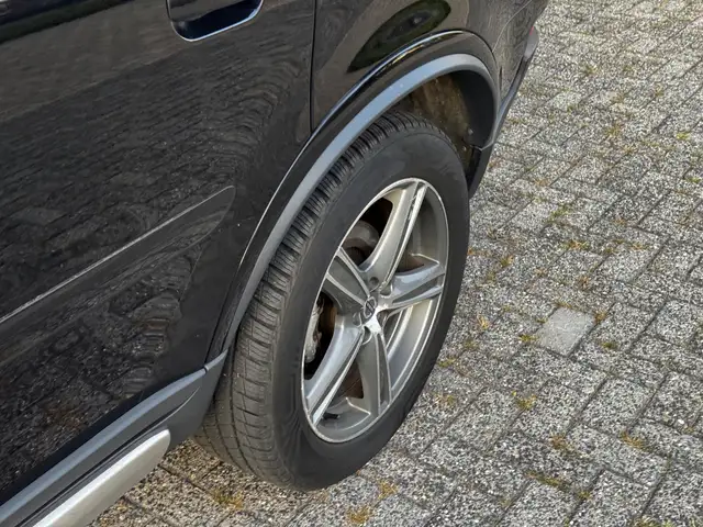Volvo XC90 view 15