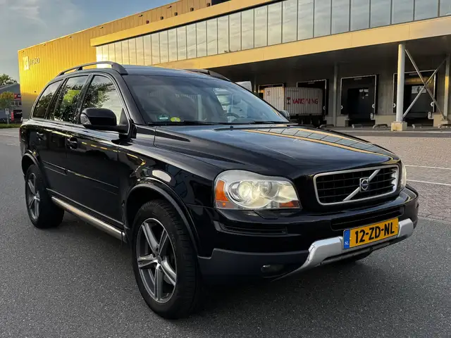 Volvo XC90 view 9