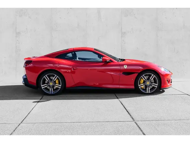 Ferrari Portofino view 13