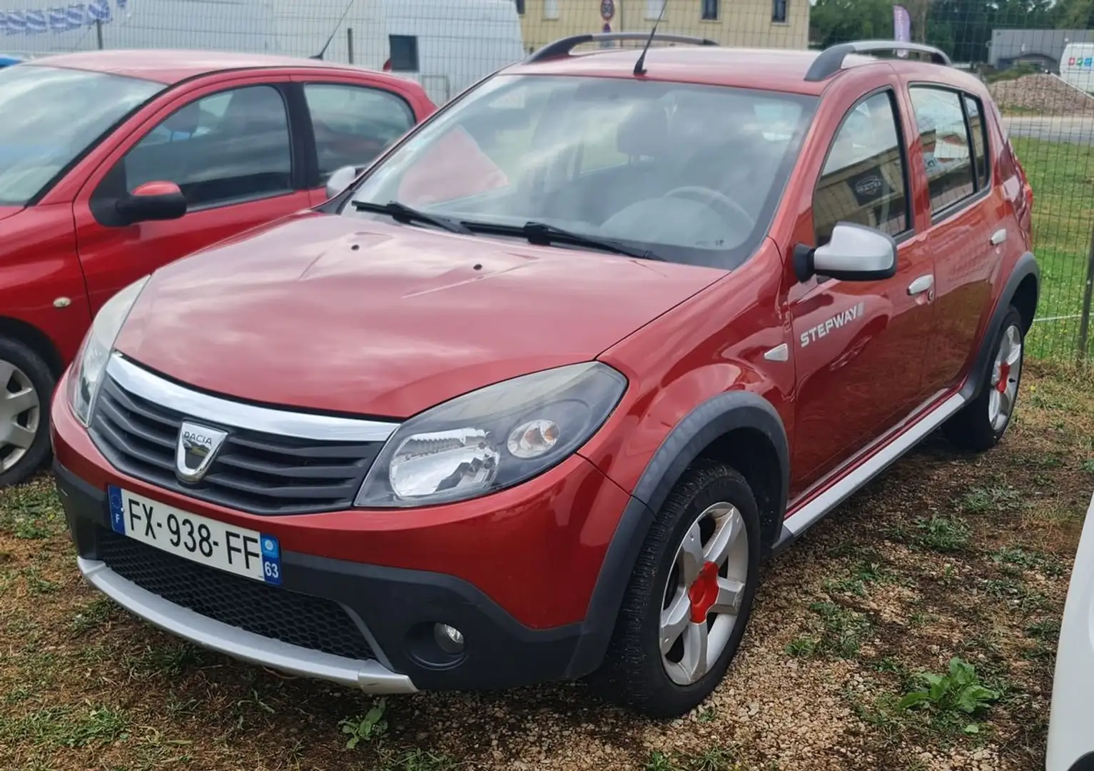 Dacia Sandero Stepway 1.6i 85ch (6 cv) 8V - BVM5 - 5 Portes - Ro Rouge - 1