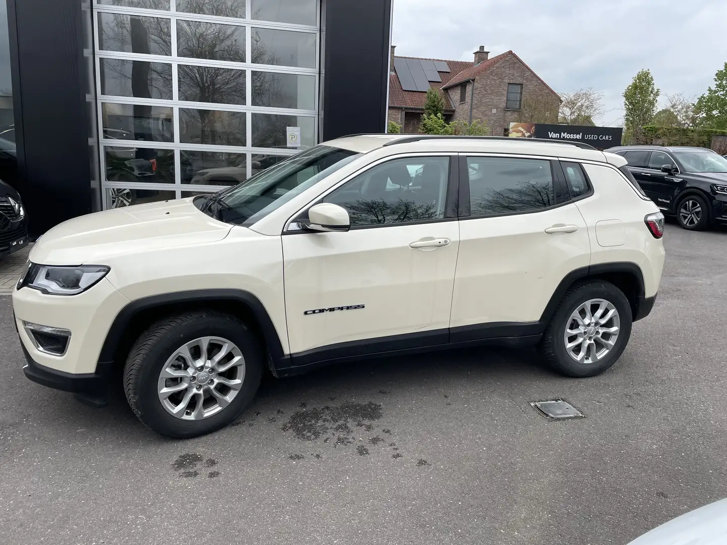 Jeep Compass 1.3 T-GDI 4xe PLUG-IN HYBRID Automatik Limited Beżowy - 1