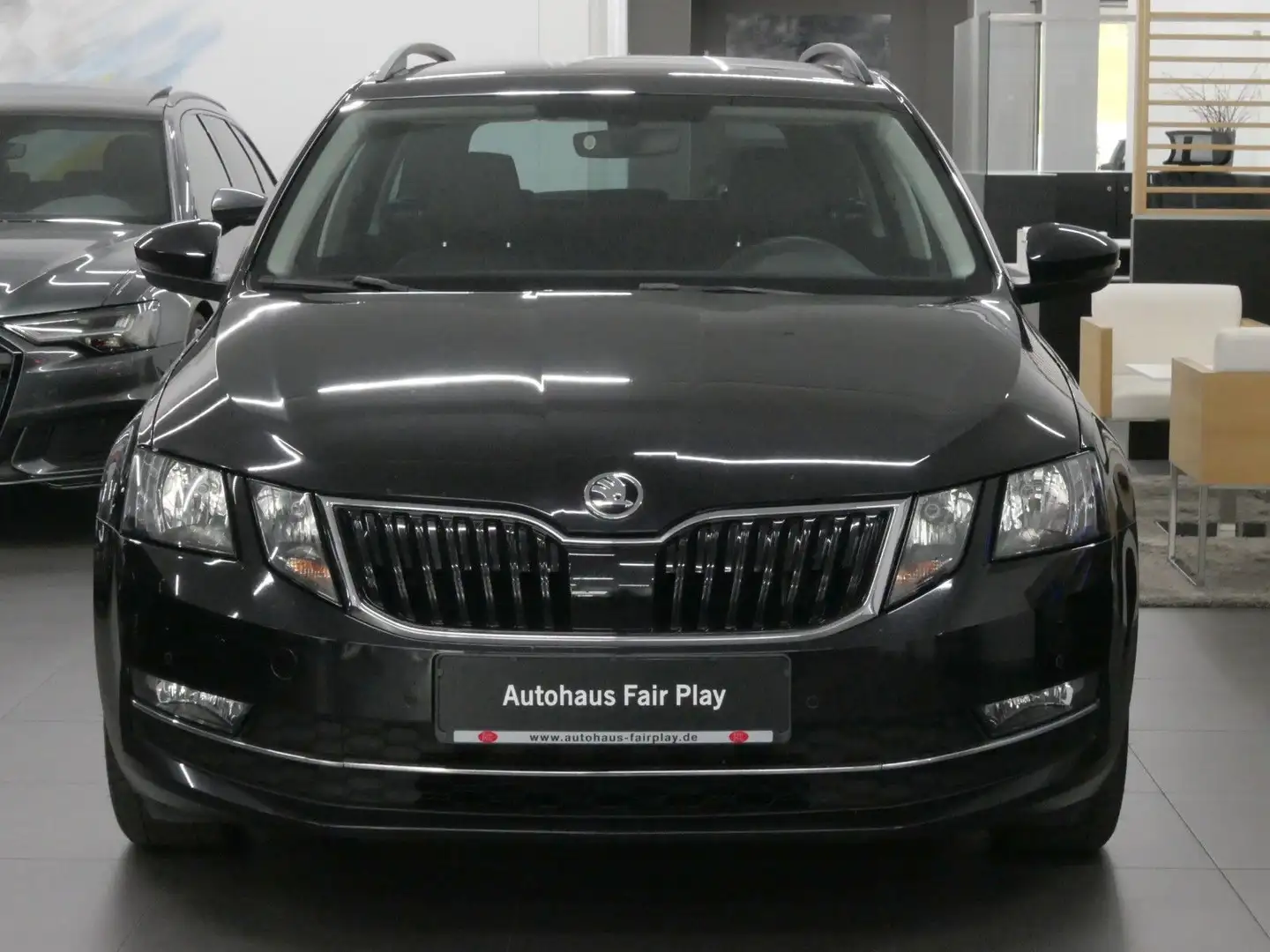 Skoda Octavia Combi Style NAVI/CARPLAY/UNFALLFREI/2.HD Schwarz - 2