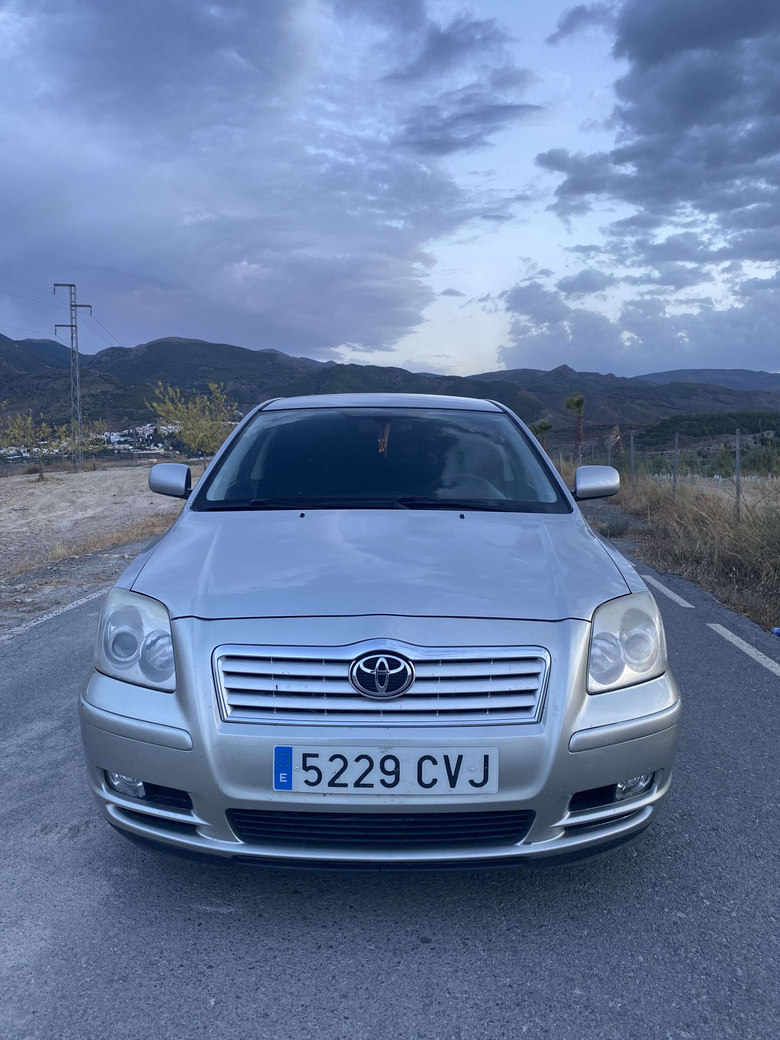 Toyota Avensis 2.0D-4D Executive - foto 1