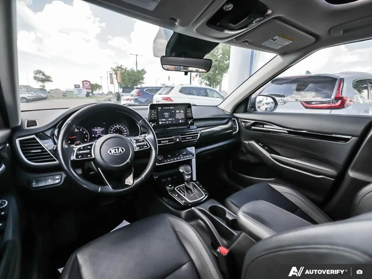 Kia Seltos снимка Kia Seltos
