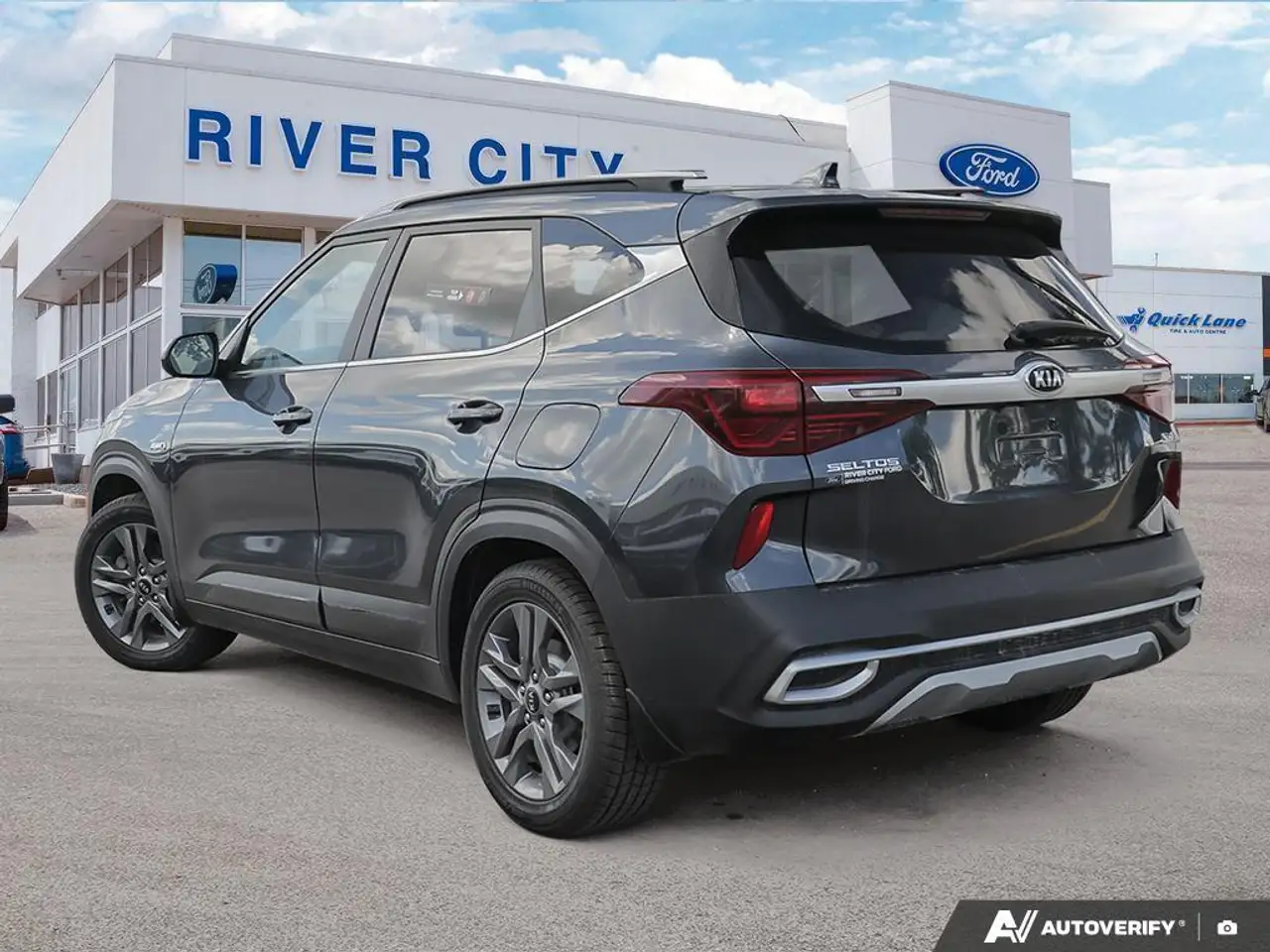 Kia Seltos снимка Kia Seltos