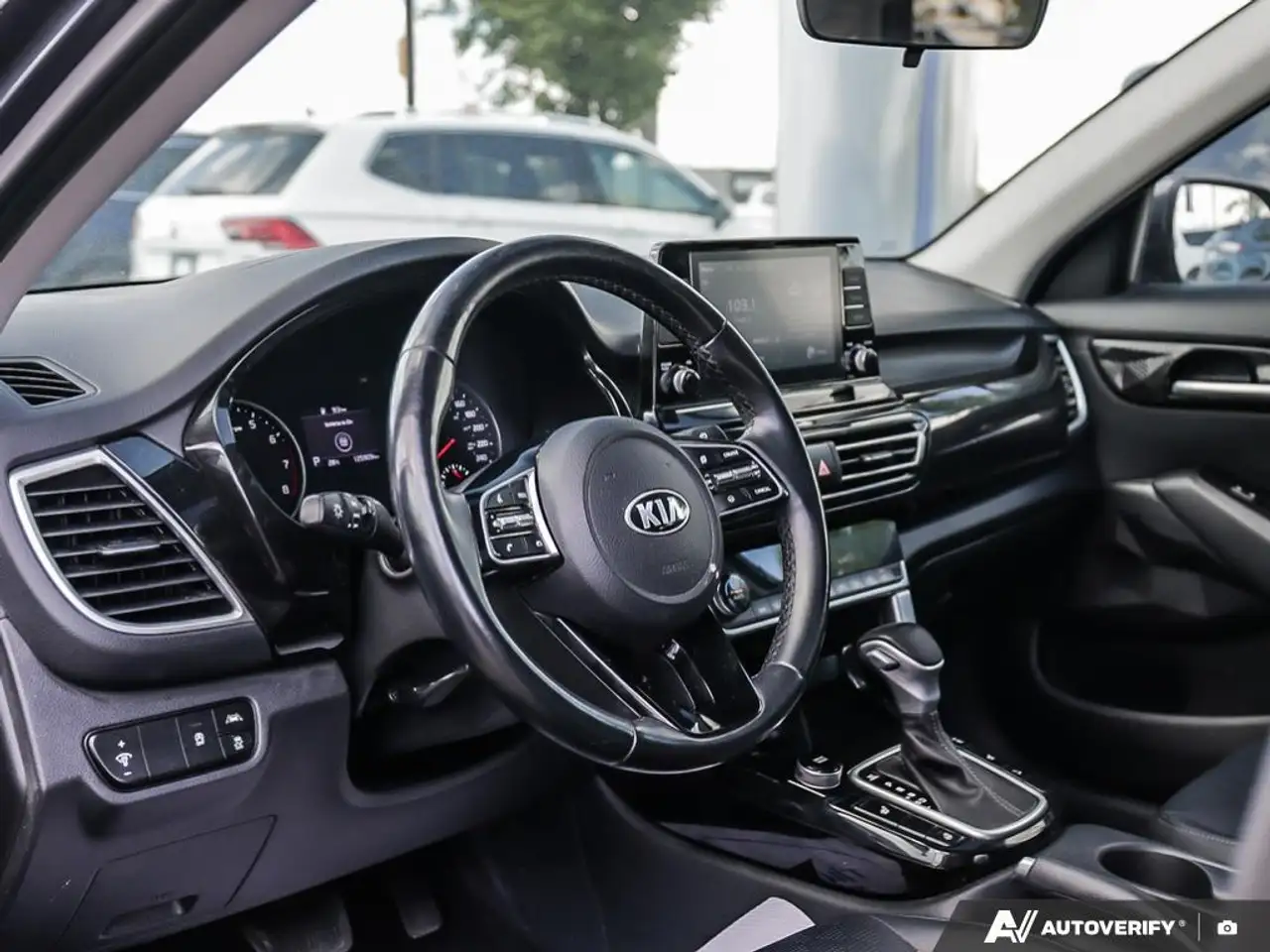 Kia Seltos снимка Kia Seltos