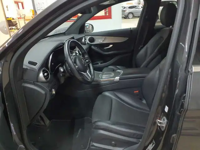 Mercedes-Benz GLC 200 view 7