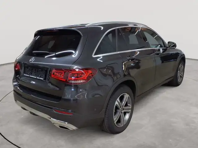 Mercedes-Benz GLC 200 view 4