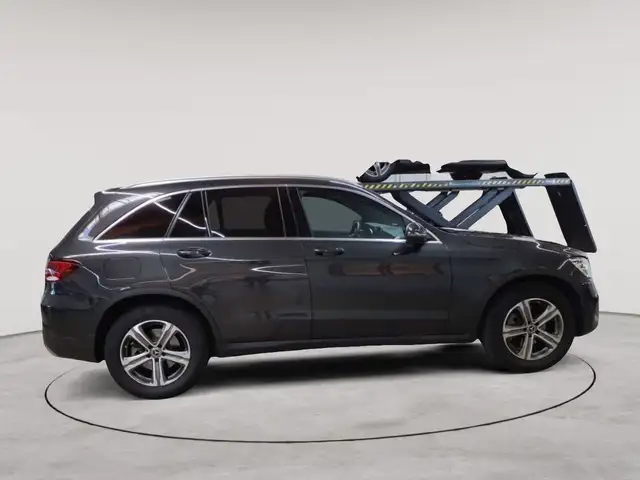 Mercedes-Benz GLC 200 view 3
