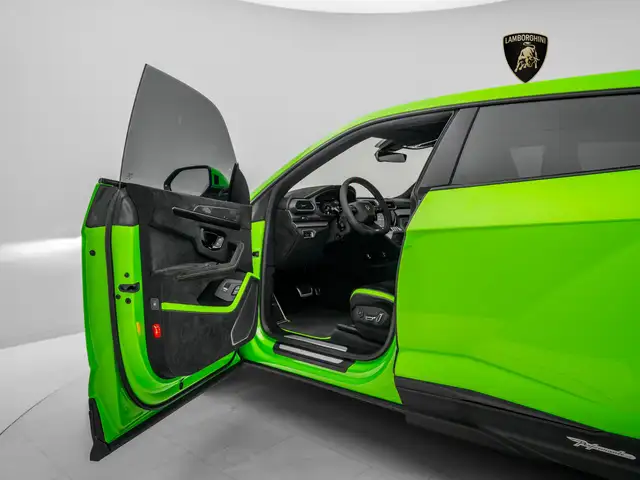 Lamborghini Urus view 8
