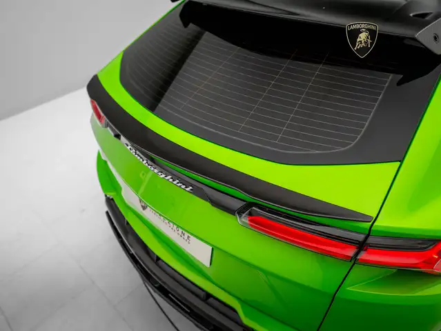 Lamborghini Urus view 7