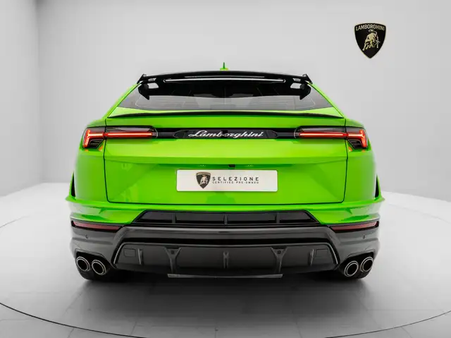 Lamborghini Urus view 6