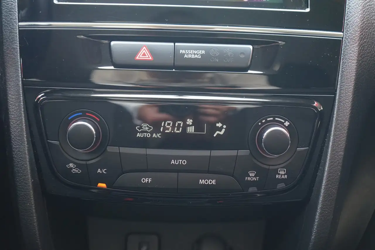 Suzuki Vitara 1.0 Comfort Navi Sitzheizung Kamera Tempo, миниатюра 19