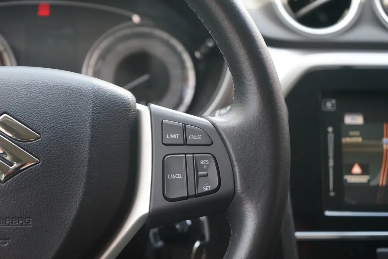 Suzuki Vitara 1.0 Comfort Navi Sitzheizung Kamera Tempo, миниатюра 27