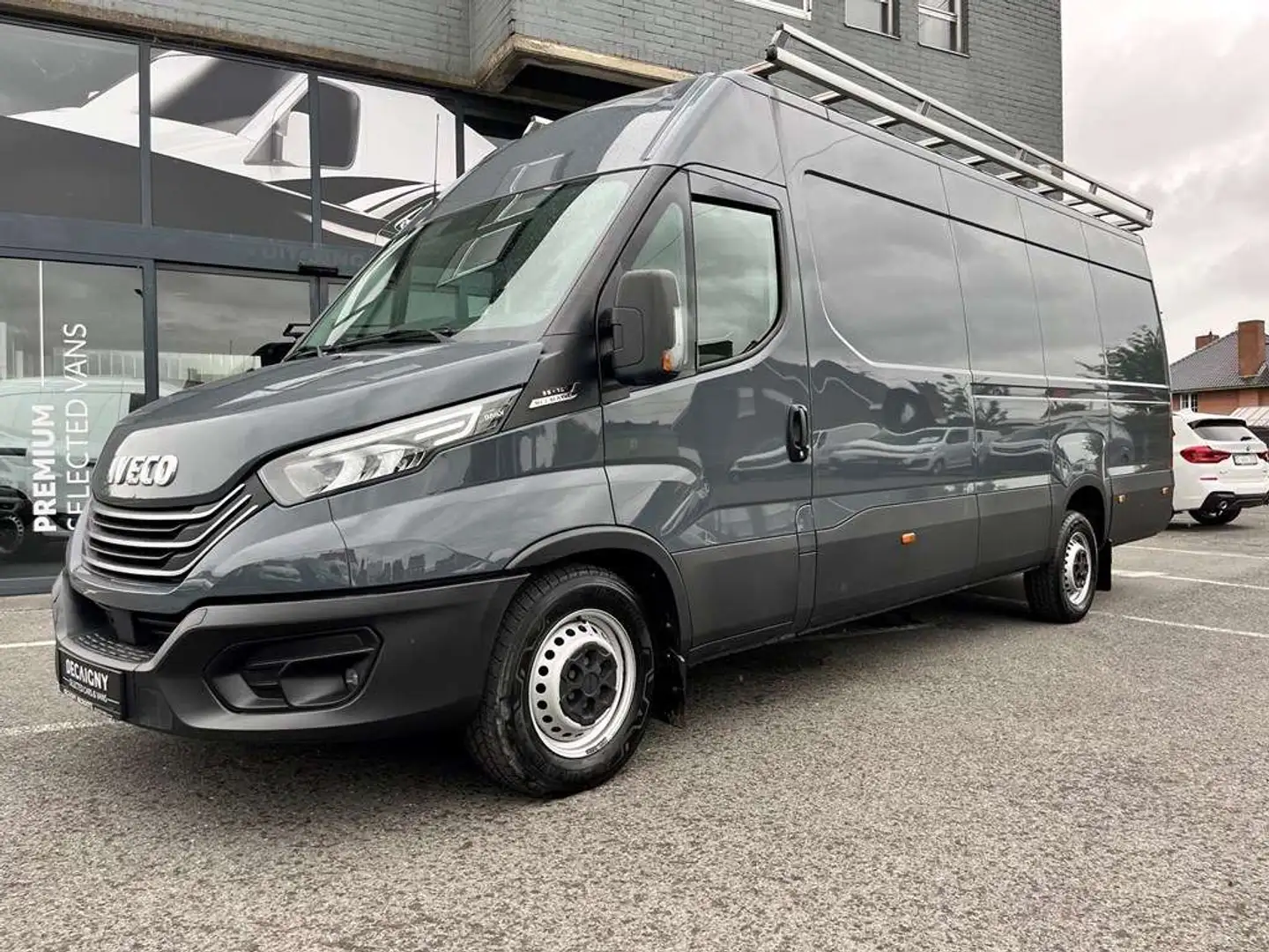 Iveco Daily 35S18HA8 V 3.0D 175PK*DAKDRAGER*CARPLAY*TREKHAAK*N Gris - 1