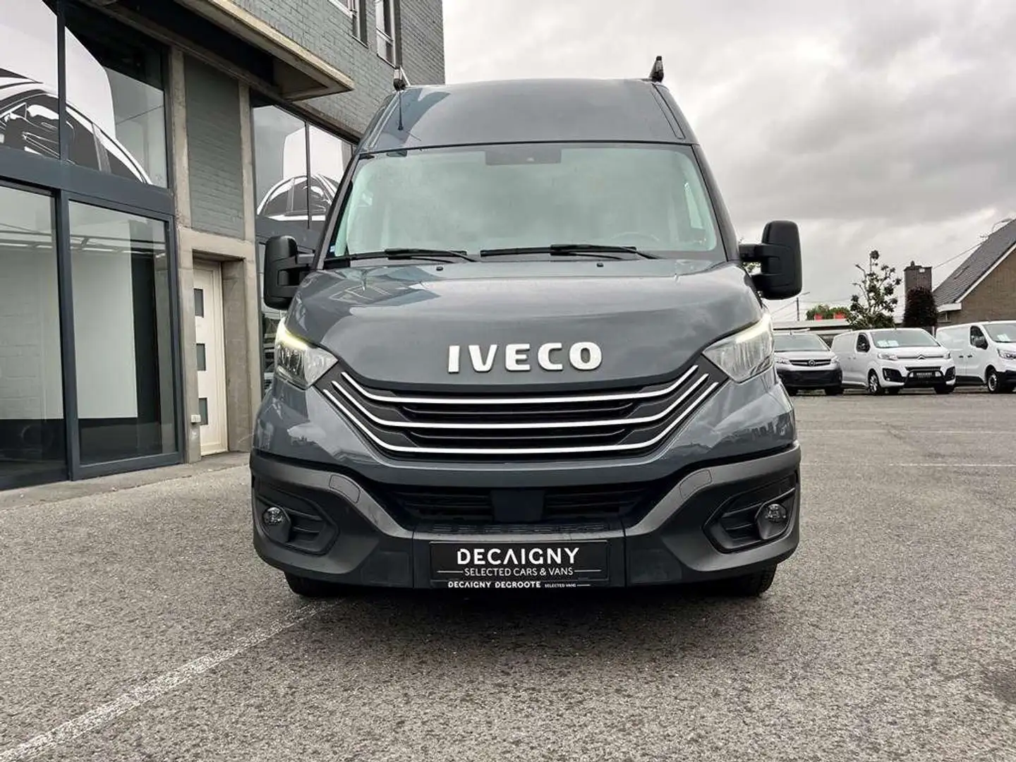 Iveco Daily 35S18HA8 V 3.0D 175PK*DAKDRAGER*CARPLAY*TREKHAAK*N Gris - 2