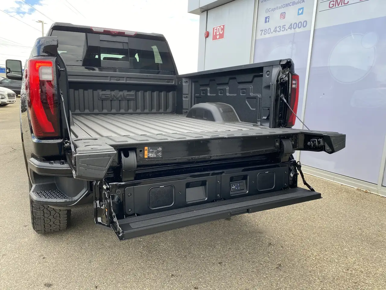 GMC Sierra 3500HD снимка GMC Sierra 3500HD