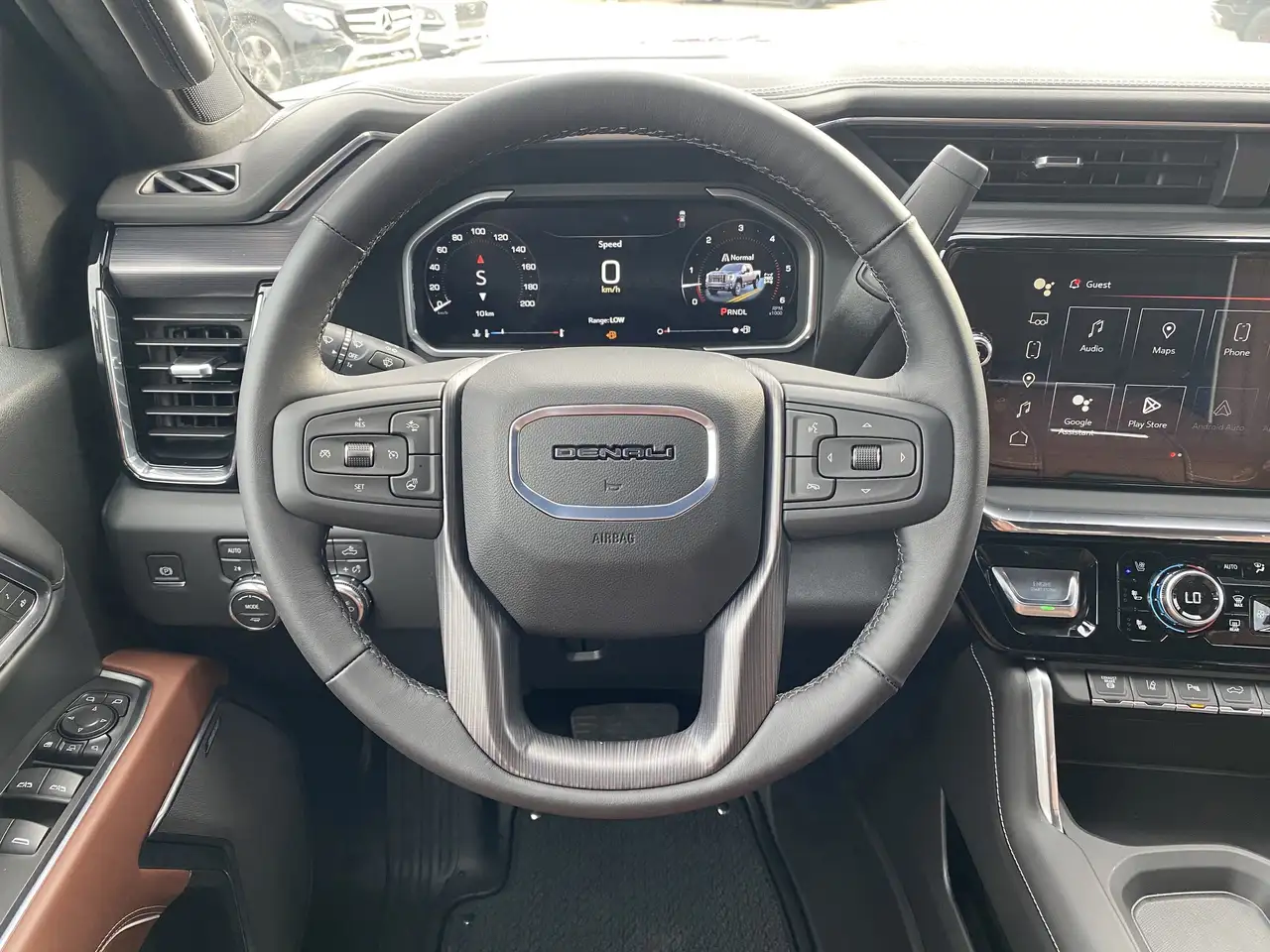 GMC Sierra 3500HD снимка GMC Sierra 3500HD