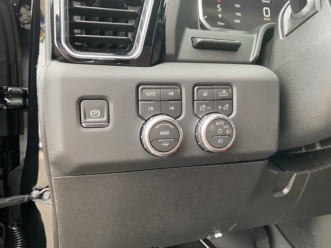 GMC Sierra 3500HD снимка GMC Sierra 3500HD