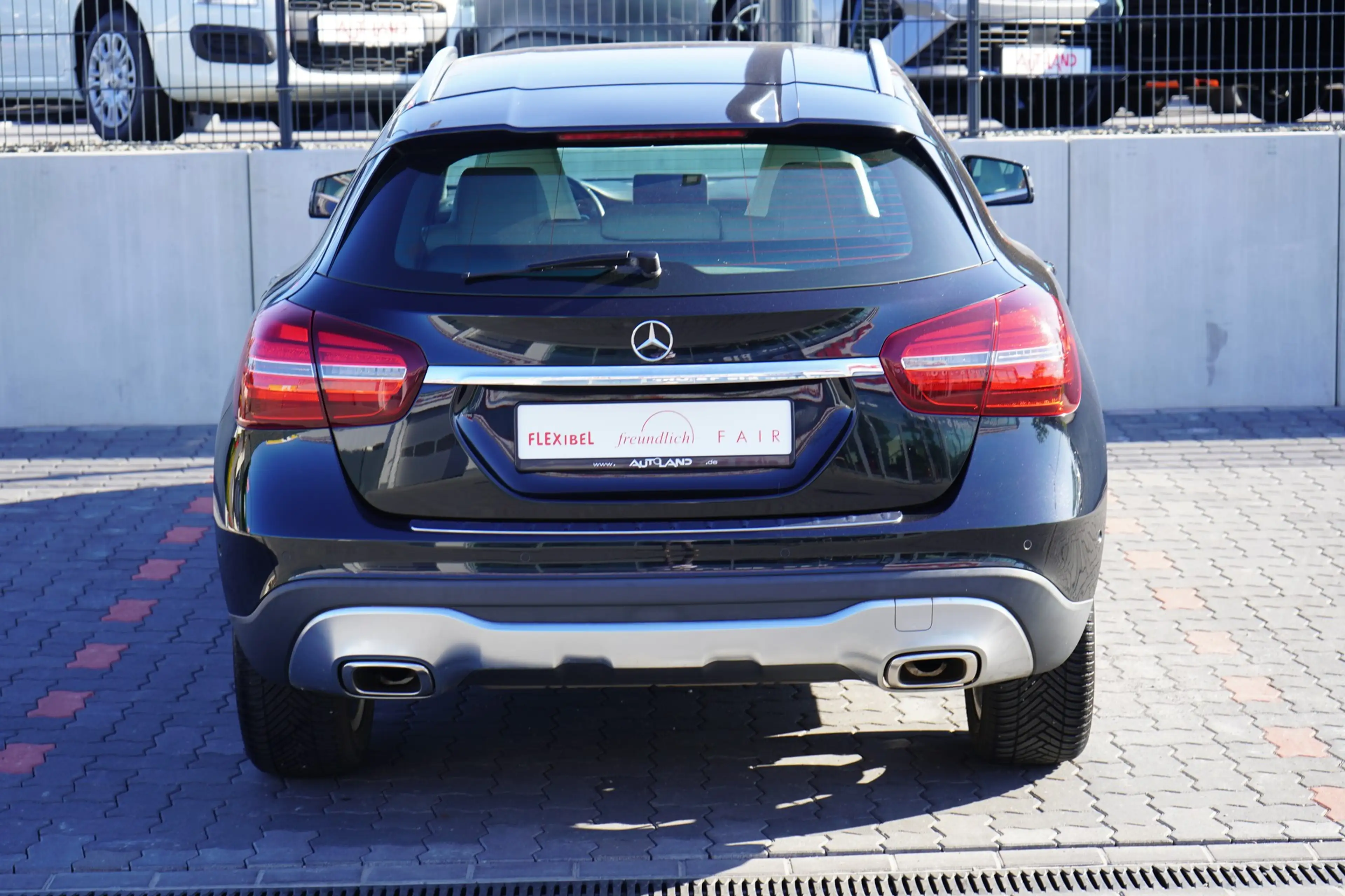 Mercedes-Benz GLA 180 LED Navi Tempomat Sitzheizung Teilleder — photo 3